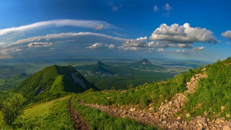 Горы в конце августа. Перелет из Москвы в Минеральные Воды за 7 922р. туда-обратно