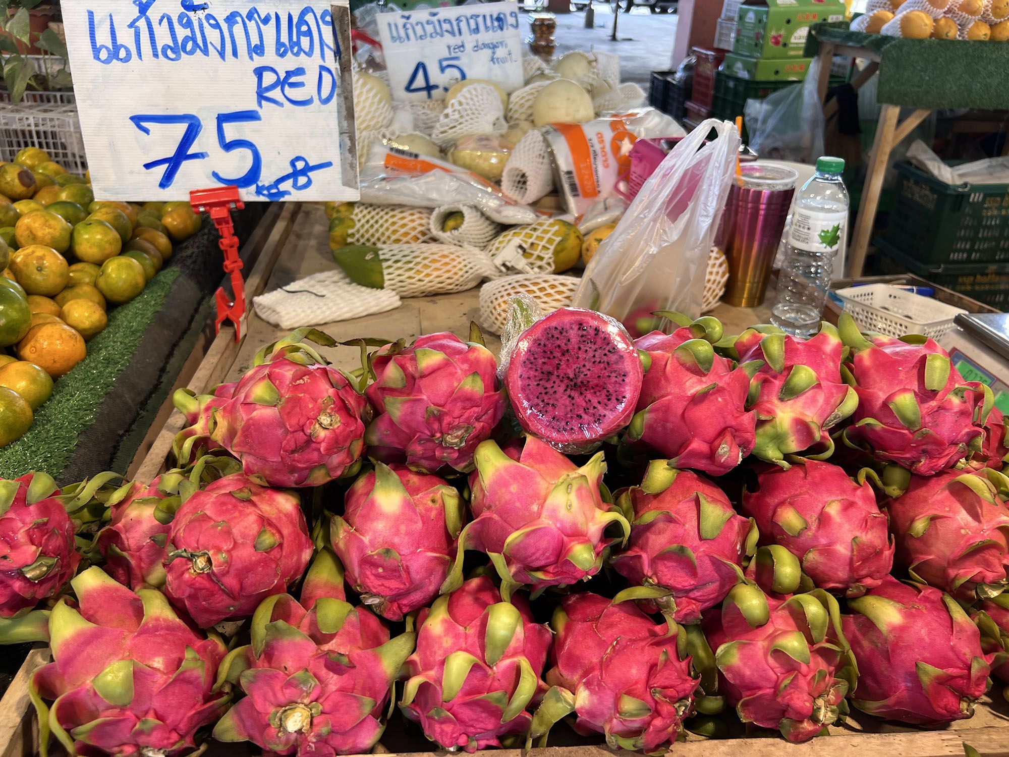 Рынок фруктов в Паттайе Ратанакорн