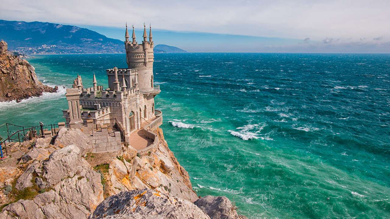 Какие самые красивые достопримечательности в Крыму стоит посетить в первую очередь?